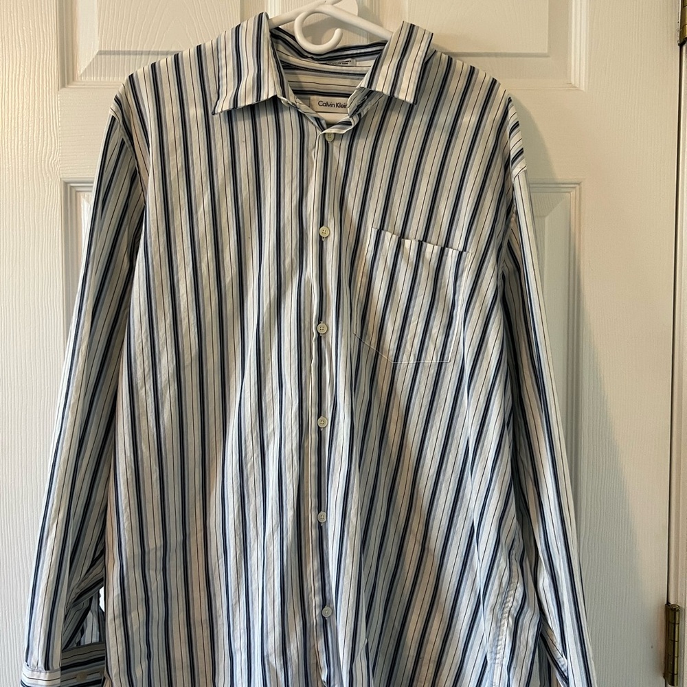 Calvin Klein Men's XL Blue Striped Shirt